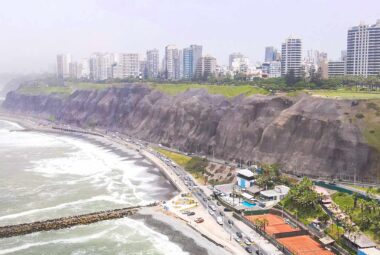 Que lugares visitar en el distrito de Miraflores en Lima