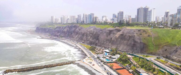 Que lugares visitar en el distrito de Miraflores en Lima