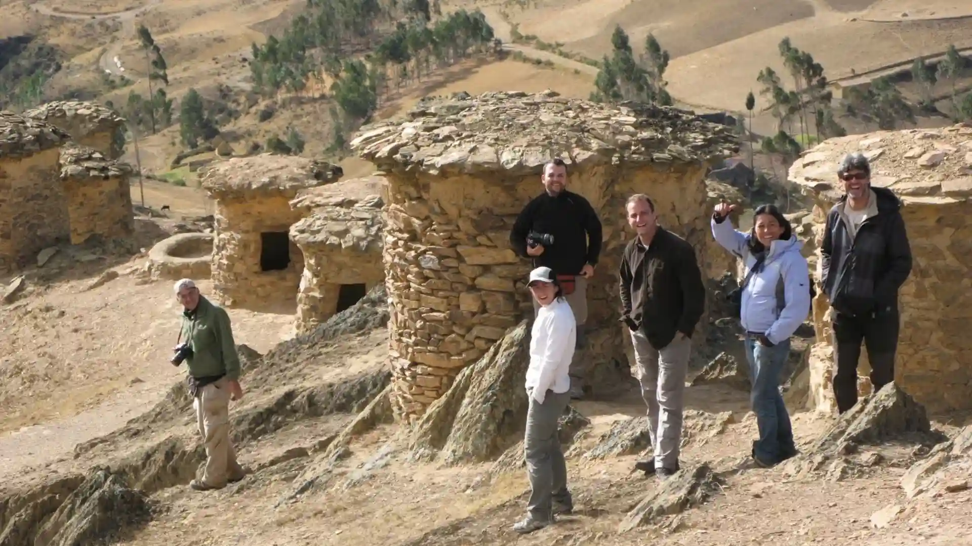 Cementerio preinca en el complejo arqueológico Chullpas de Ninamarca.