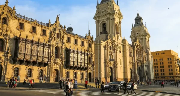 Guía Definitiva: Lima Colonial y el Barrio Bohemio de Barranco