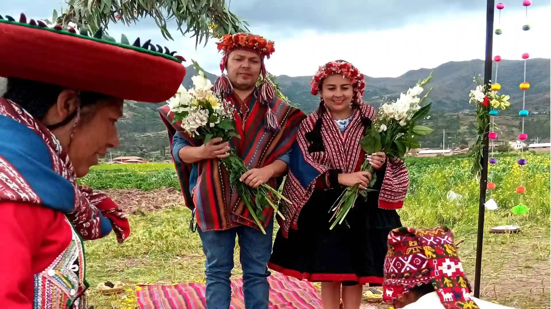 Ceremonia del Kasarakuy o matrimonio andino con un maestro tradicional.