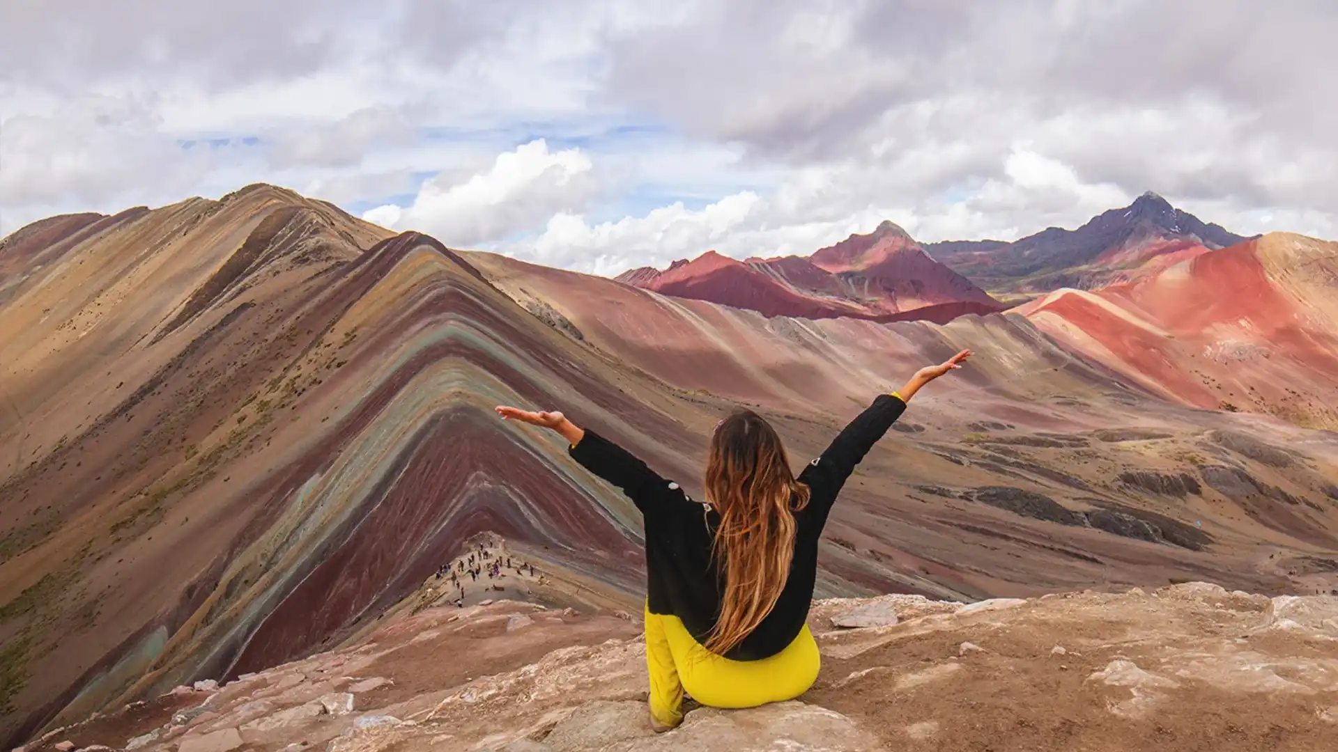 Turistas en la Montaña de 7 Colores, Vinicunca, durante el itinerario de 9 días.