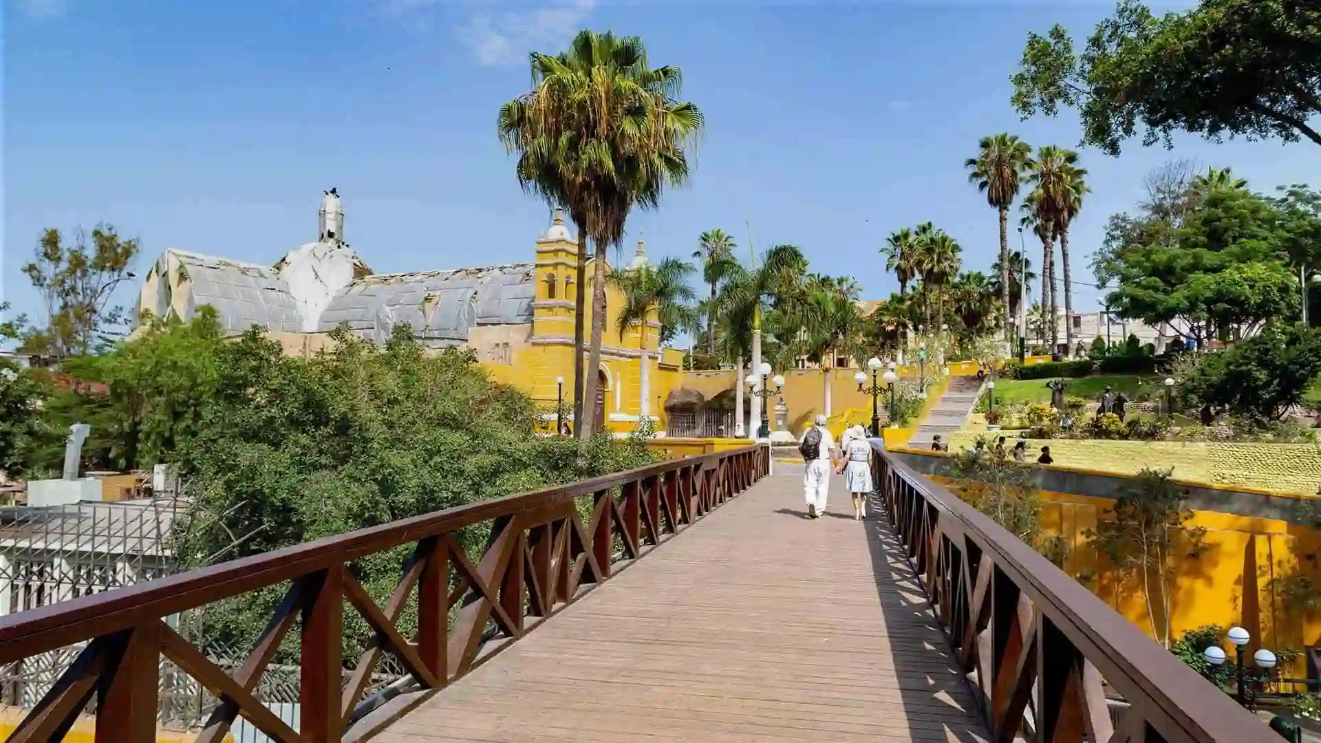 Icónico Puente de los Suspiros en el barrio bohemio de Barranco, Lima. Lima colonial y Barranco