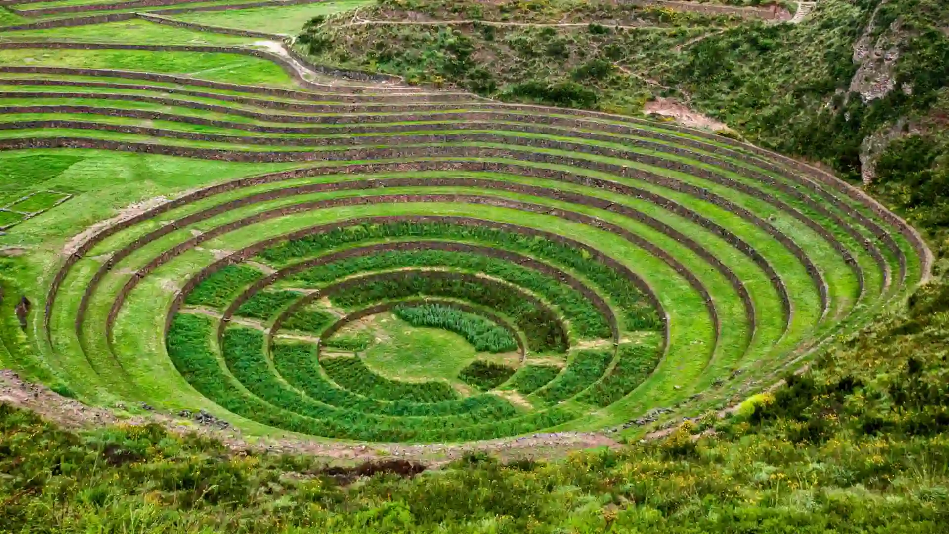 Terrazas circulares incas en el complejo arqueológico de Moray. tour valle sagrado vip