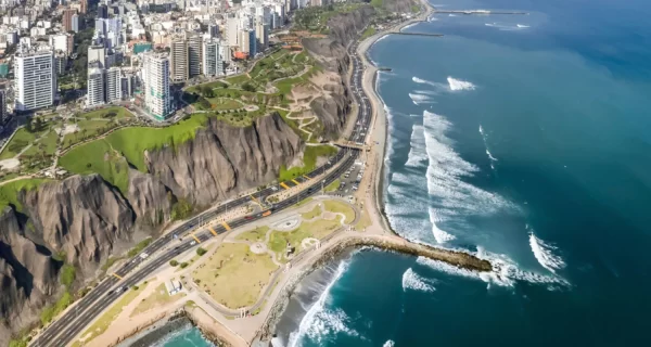 El Error Logístico de Ignorar Lima en tu Viaje a Perú