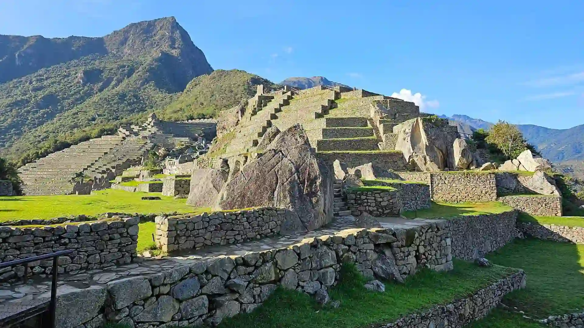 Terraços agrícolas em Machu Picchu localizados na beira do abismo. planejar viagem para Machu Picchu