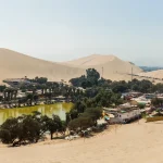 Crestas de arena dorada en el desierto de Ica ideales para tubulares y sandboarding al atardecer