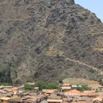 Terrazas agrícolas monumentales y templo del sol en la fortaleza de Ollantaytambo, Valle Sagrado